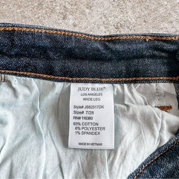 Judy Blue Dark Wash Wide Leg Crop Jean Size 7/28 - Picture 8 of 9